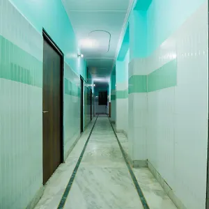 Hotel Oyo 69486 Royal Palace
